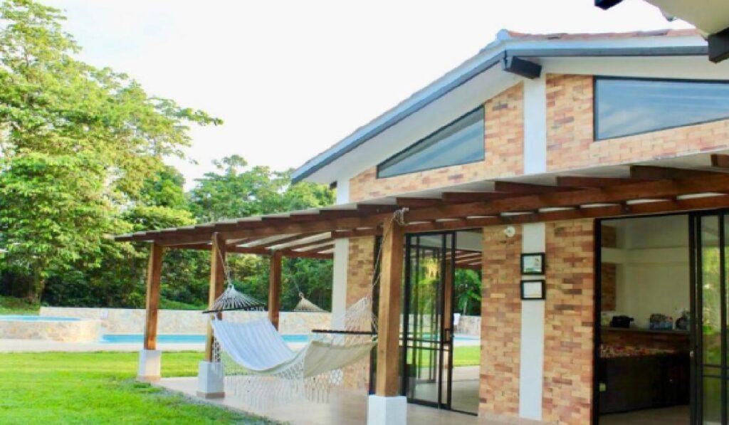 Trabajos para cuidar finca